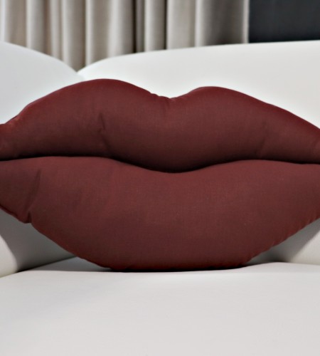 Подушка декоративная "KISS", (арт. ПД. KISS)